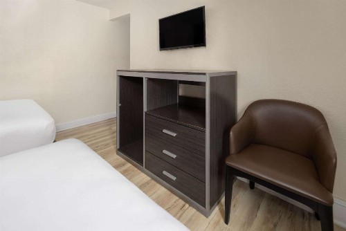 Wildwood Inn - image 15