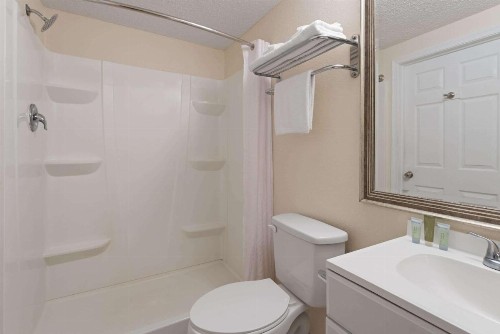 Wildwood Inn - image 28