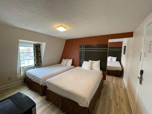Wildwood Inn - image 35
