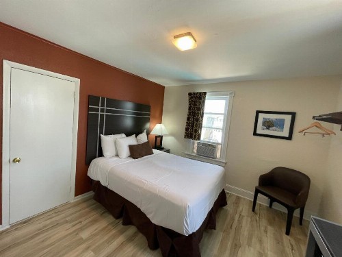 Wildwood Inn - image 37