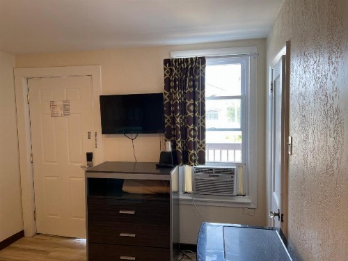 Wildwood Inn - image 43