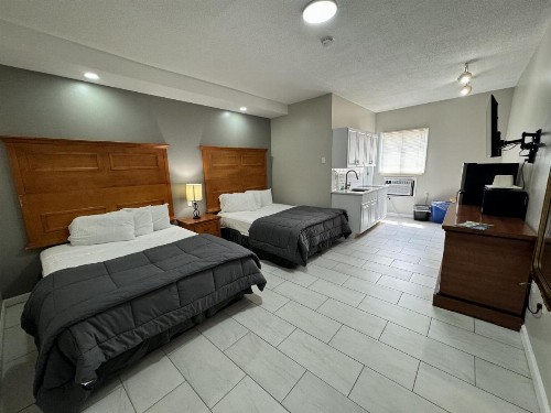 Paradise Inn - image 5