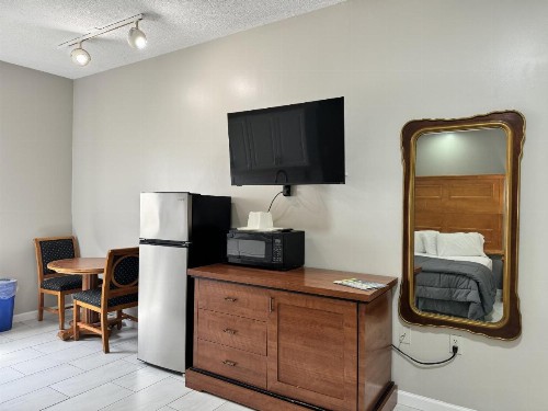Paradise Inn - image 6
