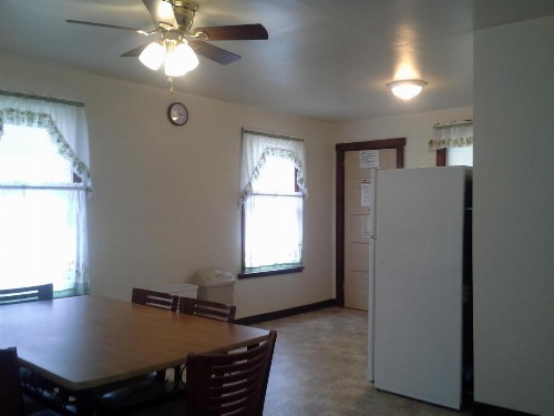 Sunflower Motel - image 10