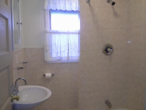 Sunflower Motel - image 12