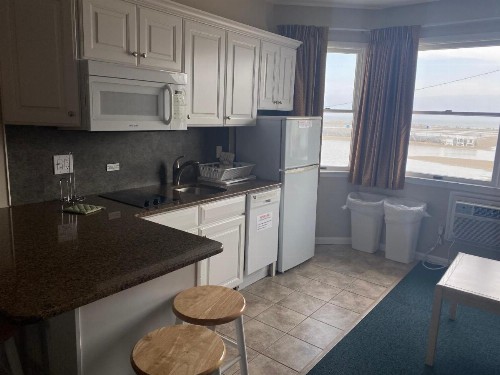 Sea-N-Sun Resort Motel - image 12