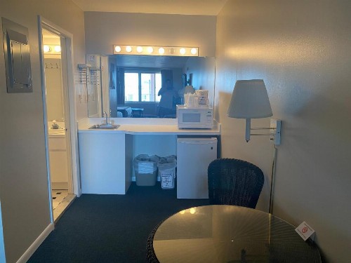 Sea-N-Sun Resort Motel - image 8