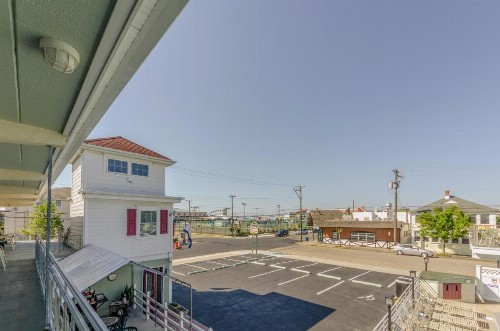 Marlane Motel - image 10