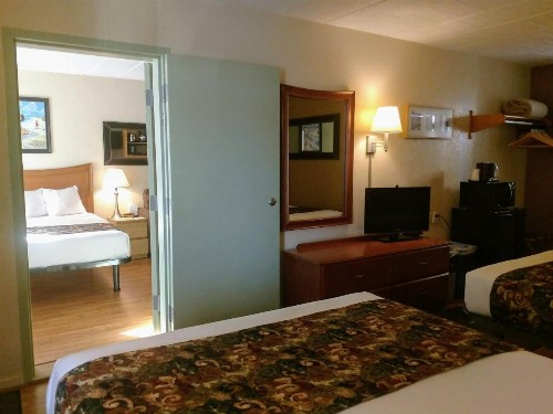 Marlane Motel - image 18