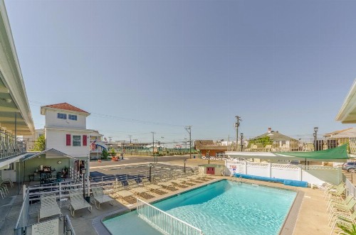 Marlane Motel - image 30