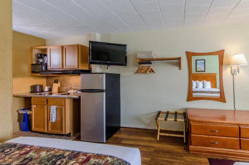 Marlane Motel - image 34