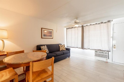 Premiere Motel - image 20