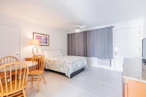 Premiere Motel - image 41