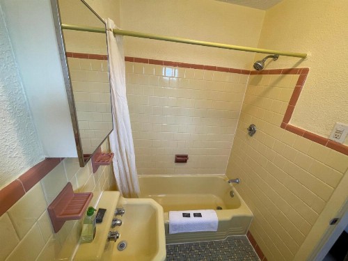 Rus Mar Motel - image 11