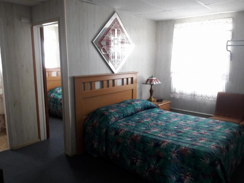 Suitcase Motel & Travel - image 12
