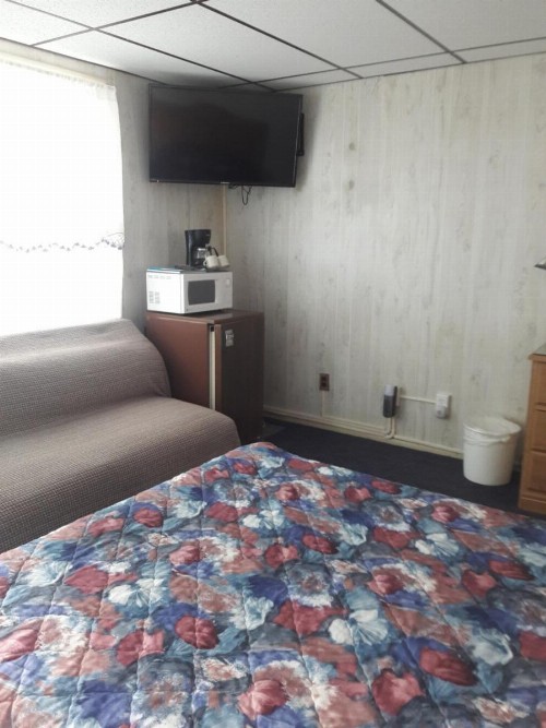 Suitcase Motel & Travel - image 19