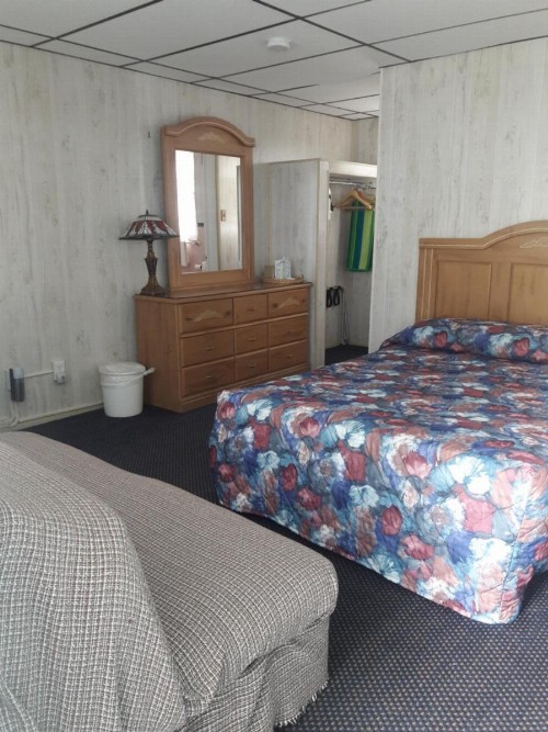 Suitcase Motel & Travel - image 20