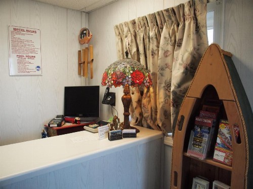 Suitcase Motel & Travel - image 28