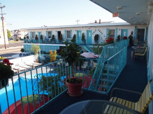 Suitcase Motel & Travel - image 39