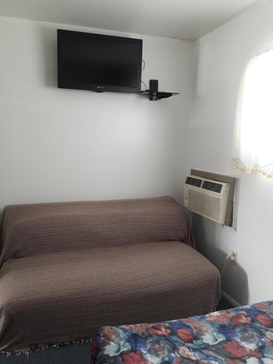 Suitcase Motel & Travel - image 5