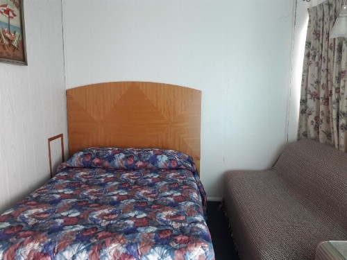 Suitcase Motel & Travel - image 8