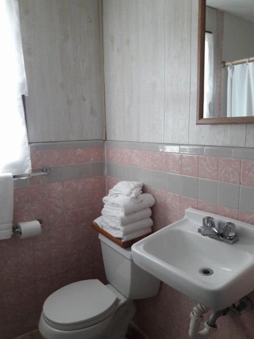 Suitcase Motel & Travel - image 9