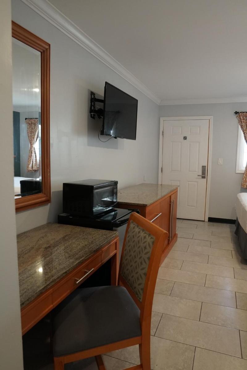 Sunrise Inn - image 7