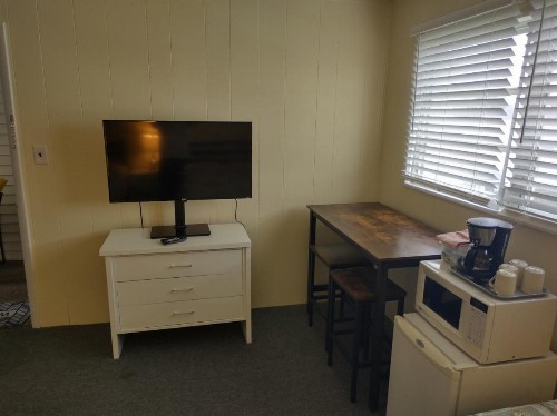 Pilgrim's Pride Motel - image 15