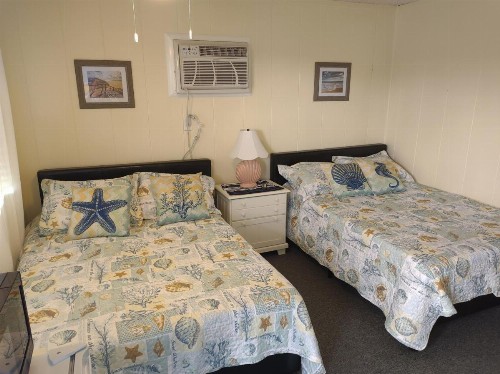 Pilgrim's Pride Motel - image 8