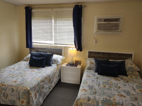 Pilgrim's Pride Motel - image 9