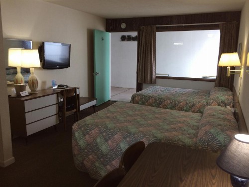 Crystal Sands Motel - image 12