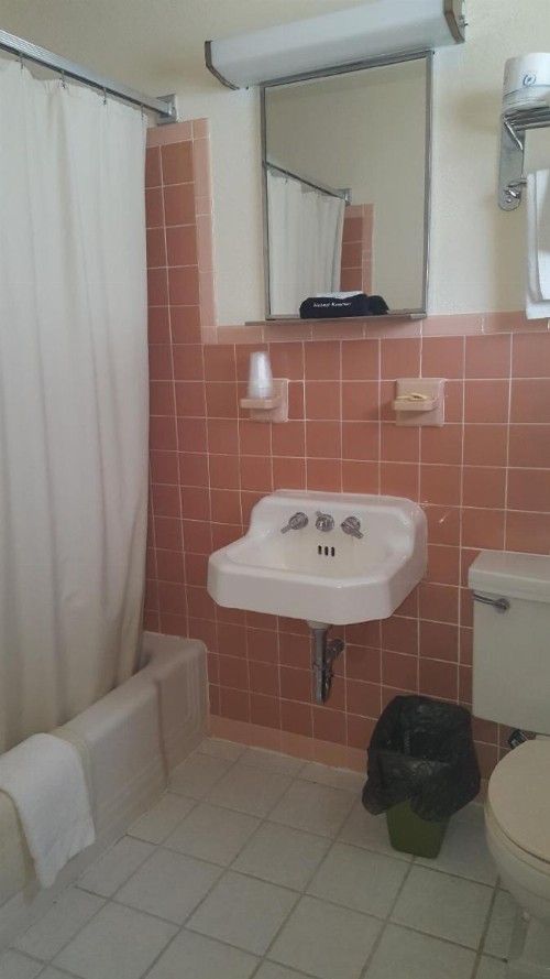 Crystal Sands Motel - image 13