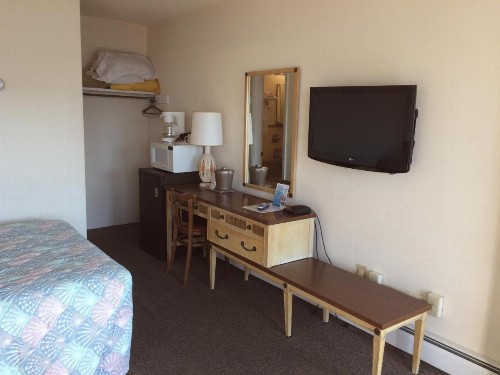 Crystal Sands Motel - image 16