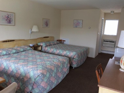 Crystal Sands Motel - image 18