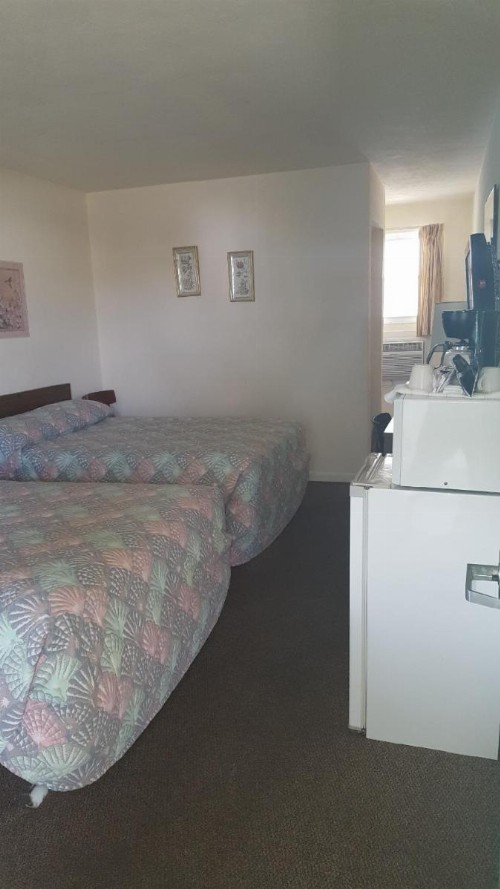Crystal Sands Motel - image 36
