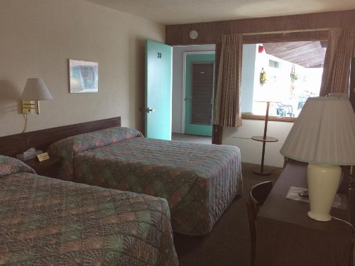 Crystal Sands Motel - image 38
