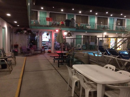 Crystal Sands Motel - image 4