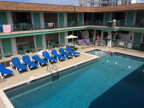 Crystal Sands Motel - image 9