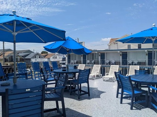 Tide Winds Motel - image 1
