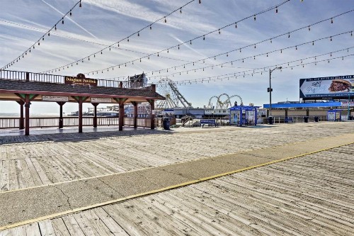 Ideal Wildwood Beach Home Walk to Boardwalk and Pier! - image 10