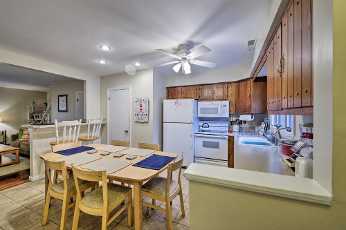 Ideal Wildwood Beach Home Walk to Boardwalk and Pier! - image 8
