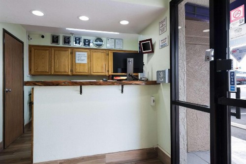 Econo Lodge Inn & Suites Williams - Grand Canyon Area - image 11