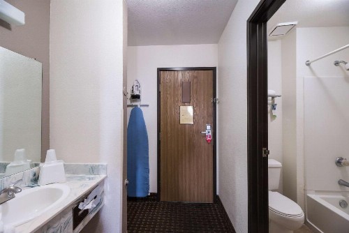 Econo Lodge Inn & Suites Williams - Grand Canyon Area - image 13