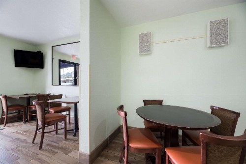 Econo Lodge Inn & Suites Williams - Grand Canyon Area - image 2