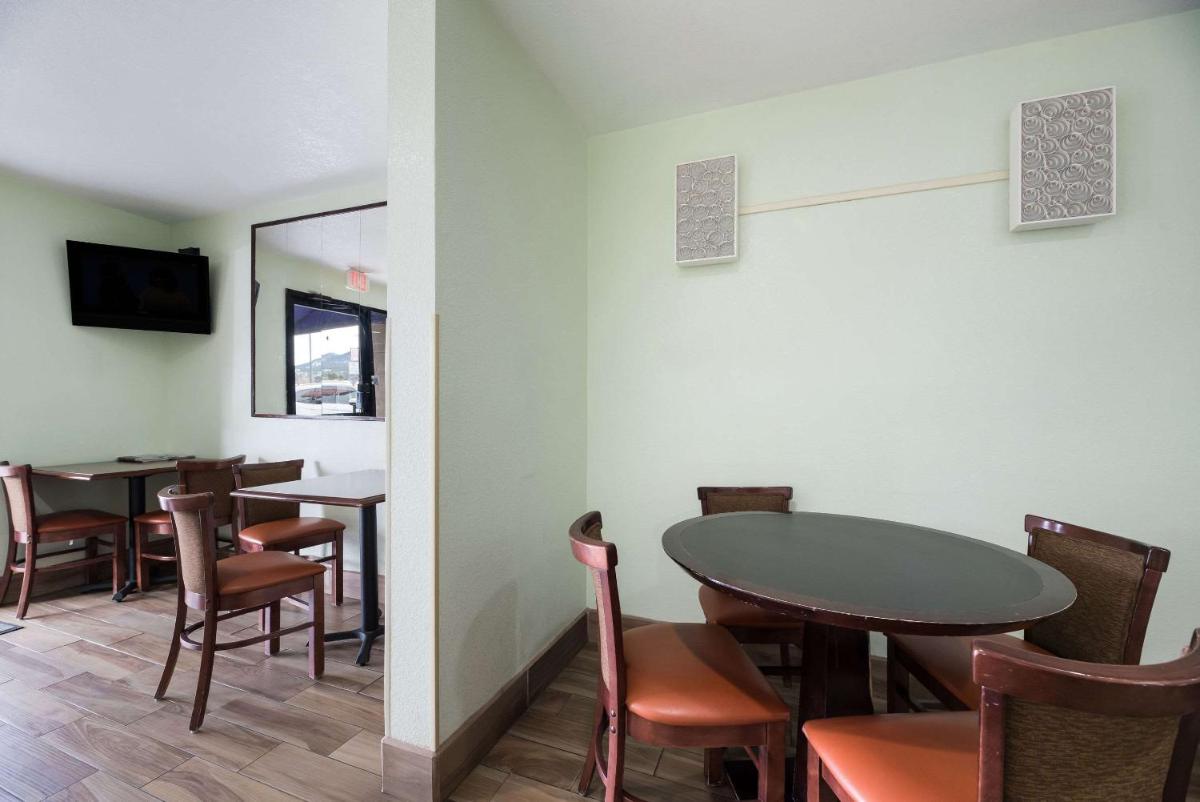 Econo Lodge Inn & Suites Williams - Grand Canyon Area - image 2