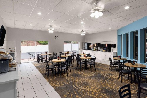 Days Inn by Wyndham Williams - image 38