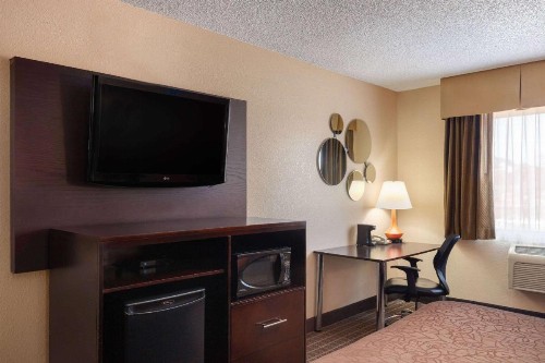 Howard Johnson by Wyndham Williams - image 5