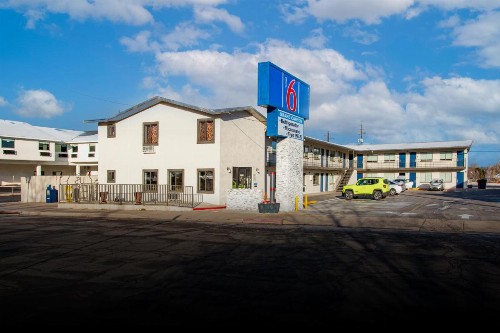 Budget Host Inn Williams - image 20