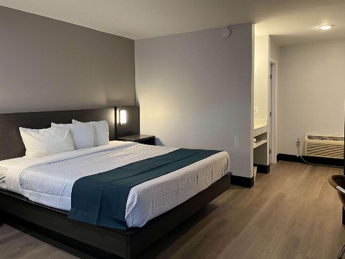 Budget Host Inn Williams - image 30