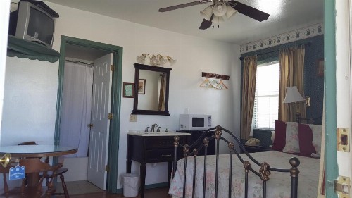 Canyon Country Inn - image 10